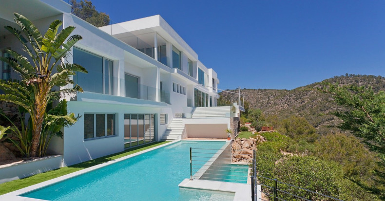 Neubau Villa in Top Lage in Costa den Blanes mit Meerblick - Mallorca