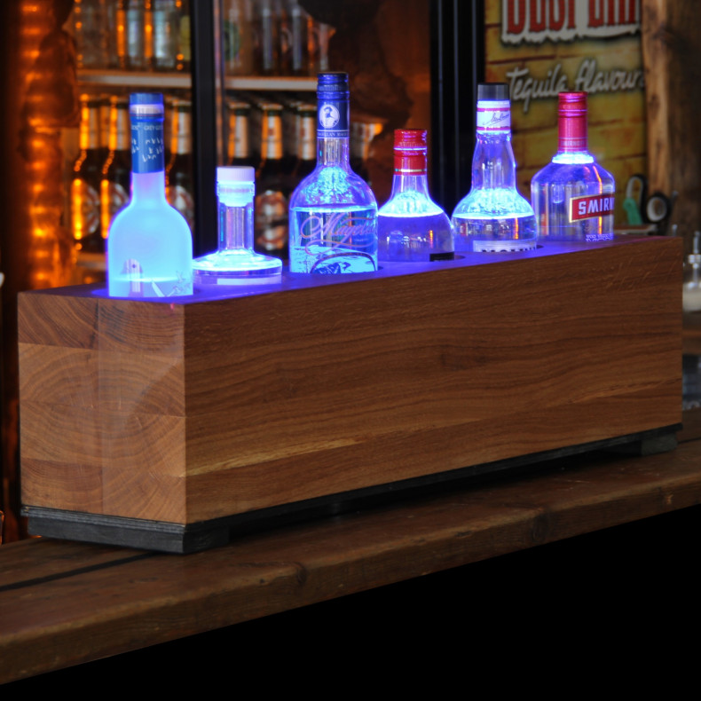 Wooden BAR Seitenblick Beleuchtung Blau in Bar