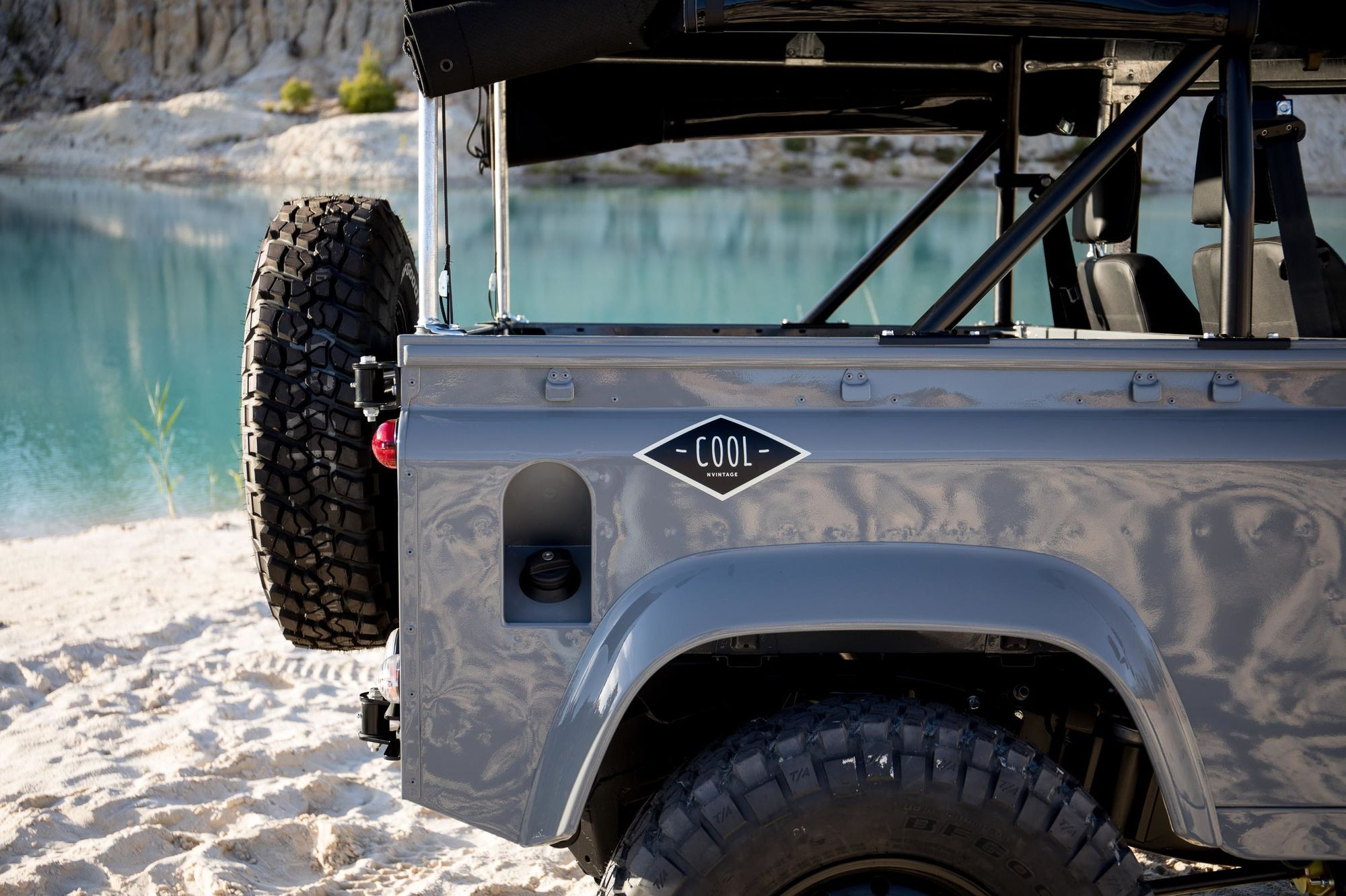 Einzigartiges Mit Stil Land Rover Defender 90 Nardo Grau