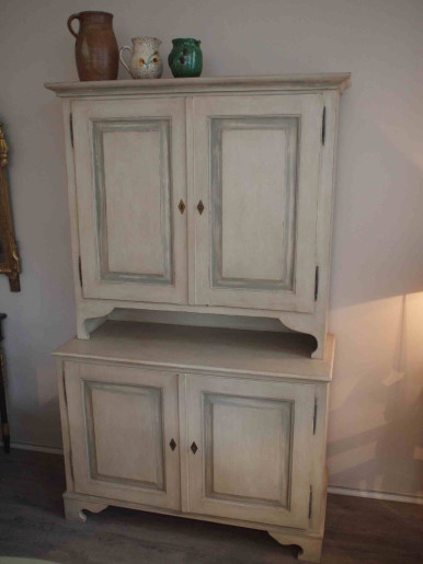 Einzigartiges mit Stil: Geschirrschrank im gustavianischer Stil bei