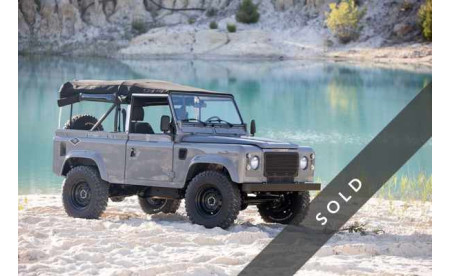 LAND ROVER Defender 90 NARDO Grau