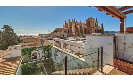 Fantastischer Altstadtpalast in der Nähe der Kathedrale La Seu mit Pool und Garage