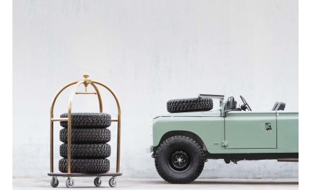 Land Rover V8 pastel green