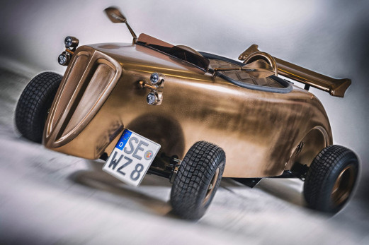 With its appeal this roadster shows that brass can have very well a magnetic effect.